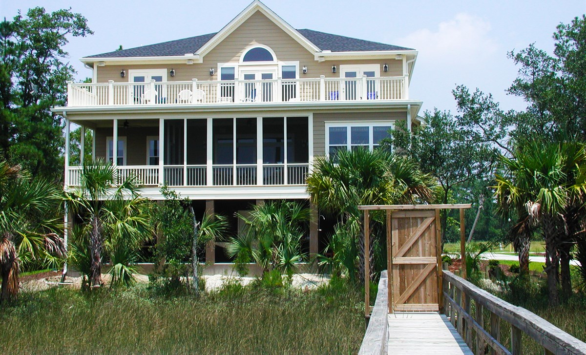 PIONTEK RESIDENCE REAR.JPG